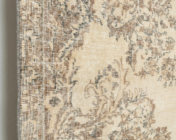 Beige Oushak Rug 6' 8" x 9' 6" | No. VR75821
