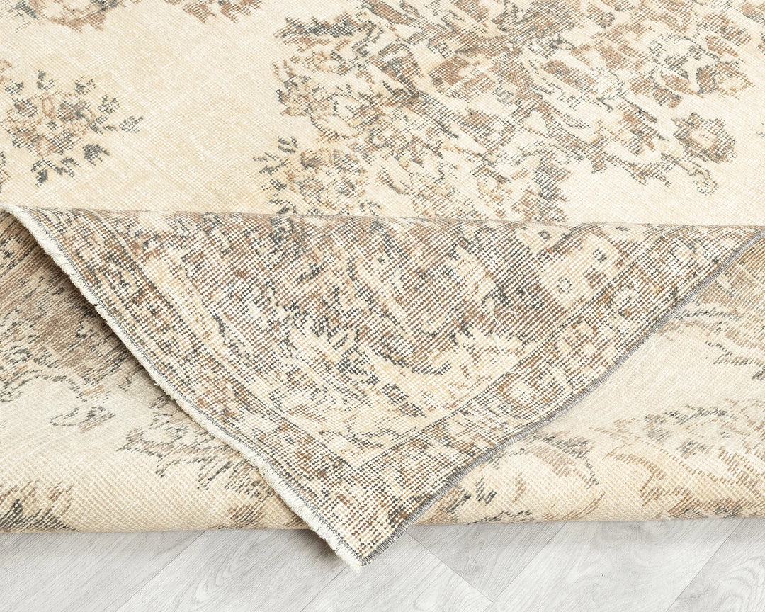 Beige Oushak Rug 6' 8" x 9' 6" | No. VR75821