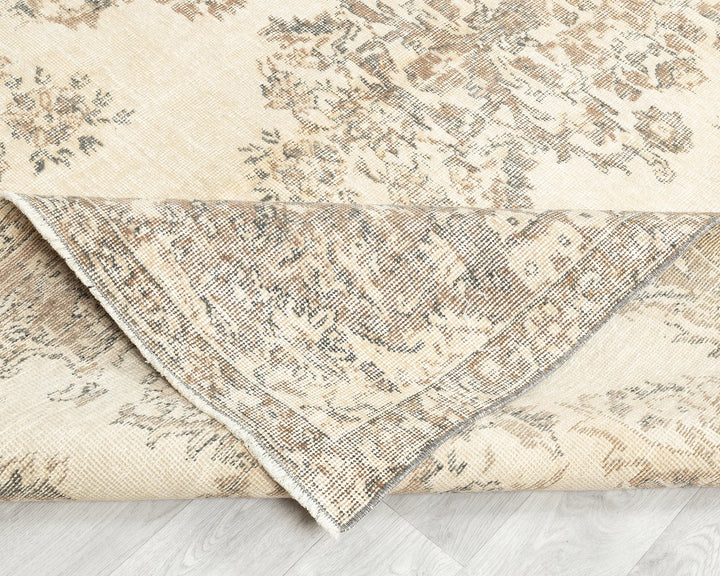 Beige Oushak Rug 6' 8" x 9' 6" | No. VR75821