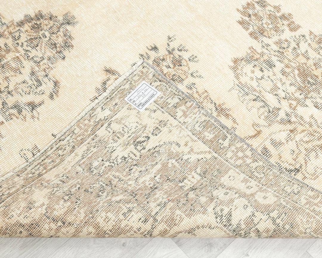 Beige Oushak Rug 6' 8" x 9' 6" | No. VR75821