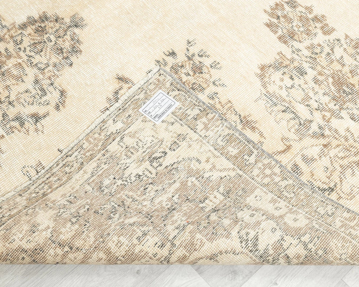 Beige Oushak Rug 6' 8" x 9' 6" | No. VR75821