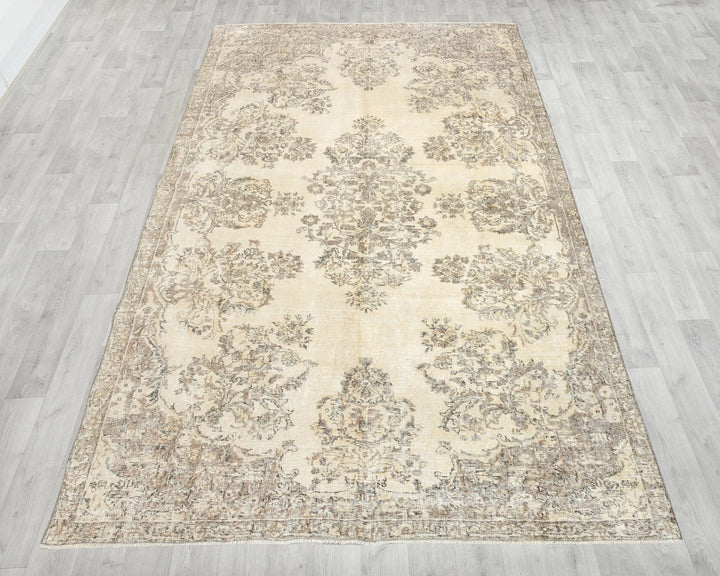 Beige Oushak Rug 6' 8" x 9' 6" | No. VR75821