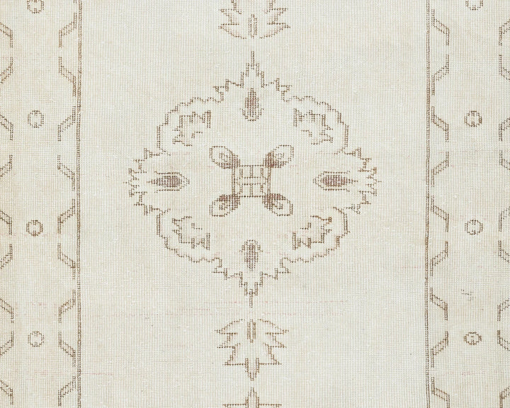 Beige Turkish Oushak Rug 3' 5" x 11' 4" Hand-Knotted | No. VR75966