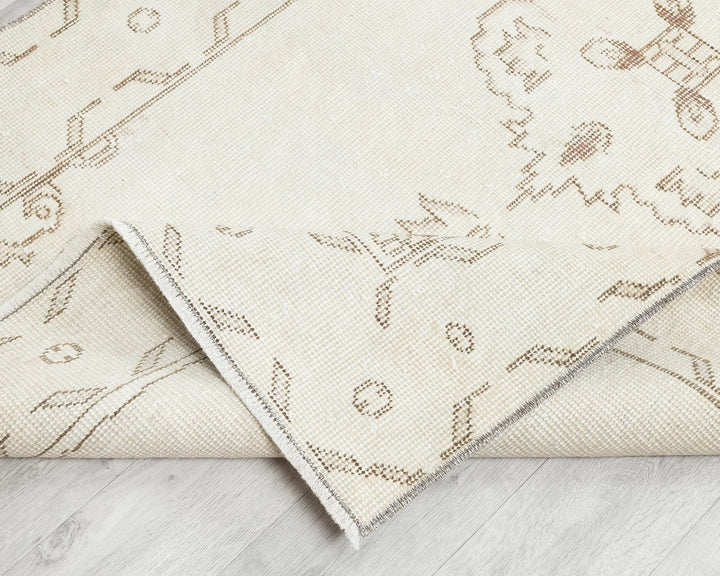 Beige Turkish Oushak Rug 3' 5" x 11' 4" Hand-Knotted | No. VR75966