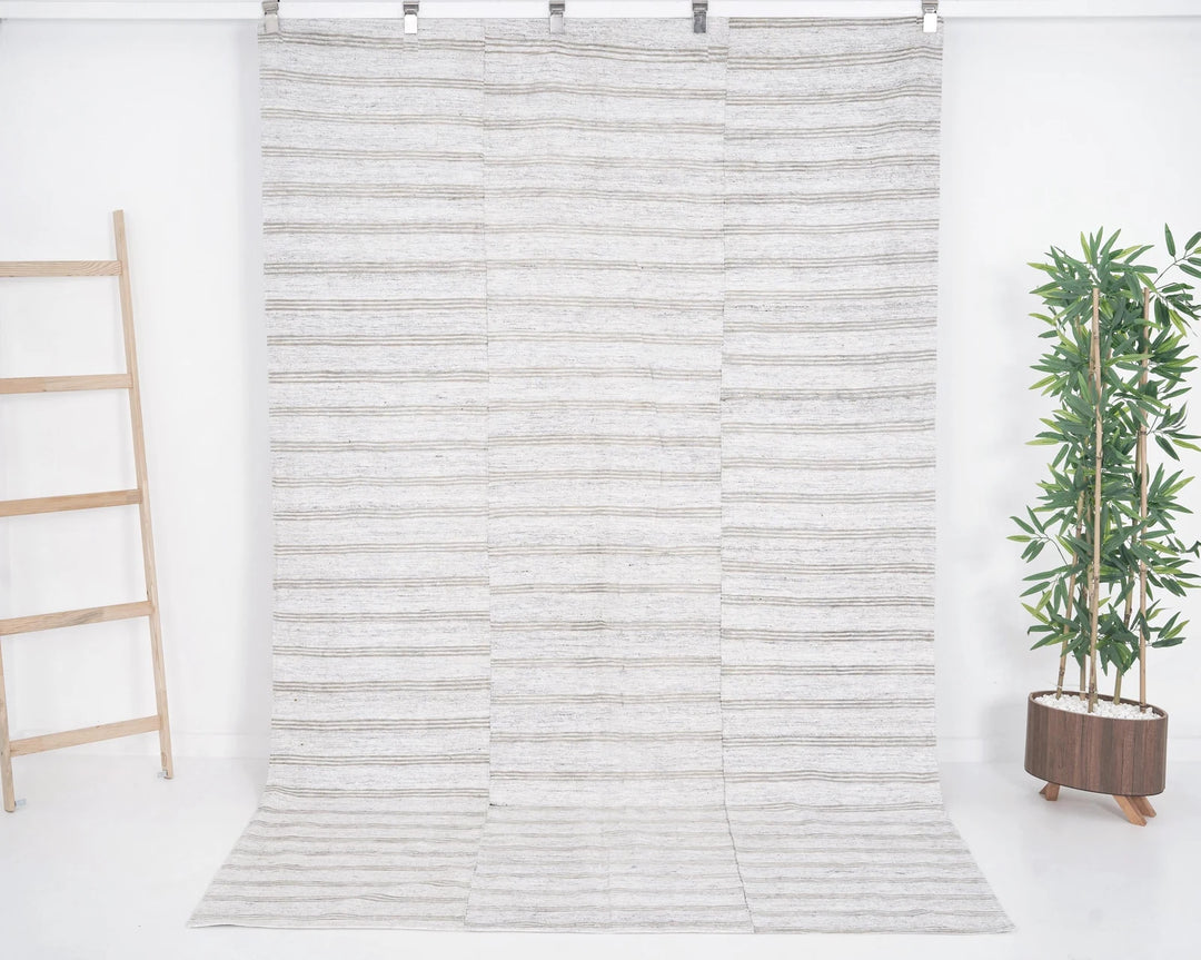 White Kilim Rug 5' 8" x 8' 11" | No. VR76225