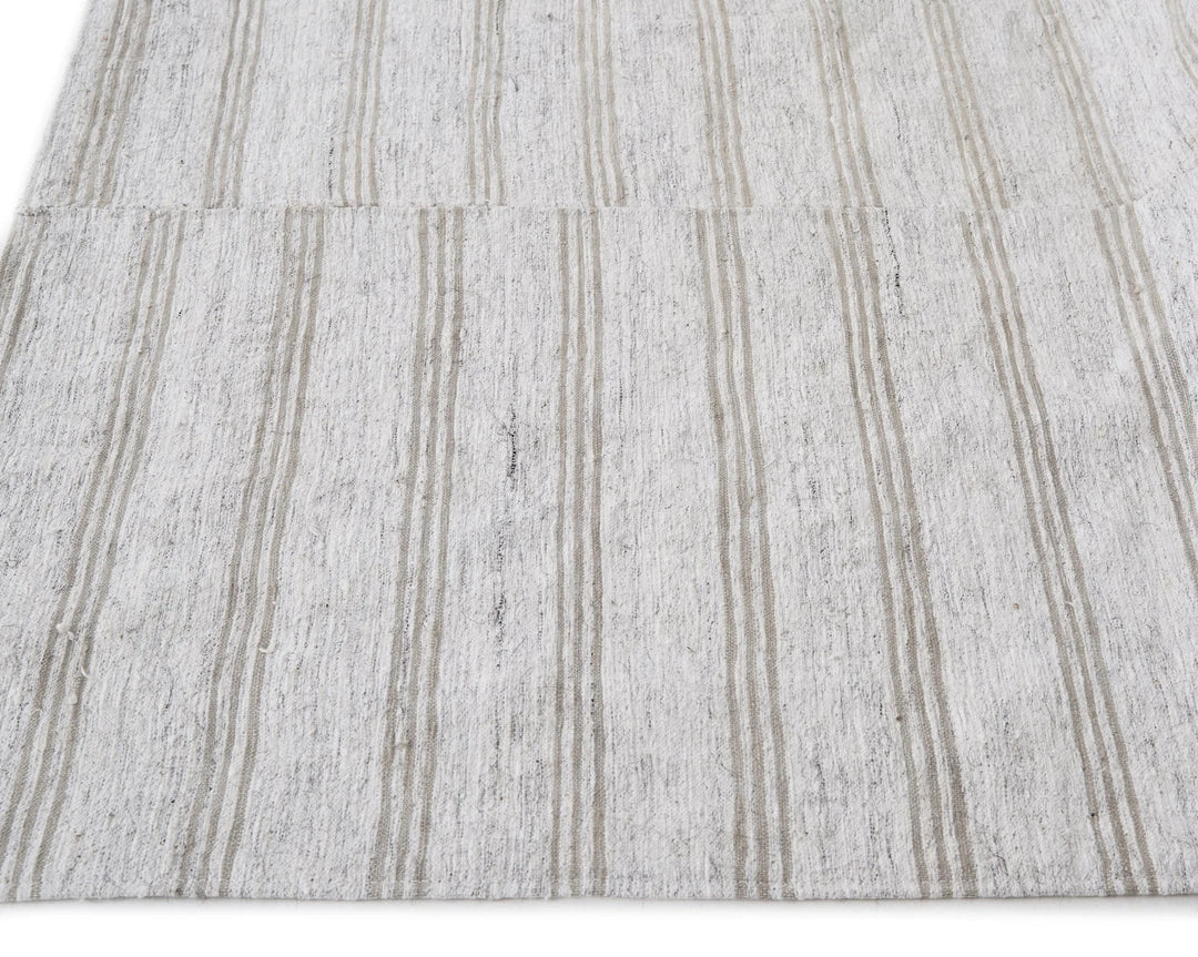 White Kilim Rug 5' 8" x 8' 11" | No. VR76225