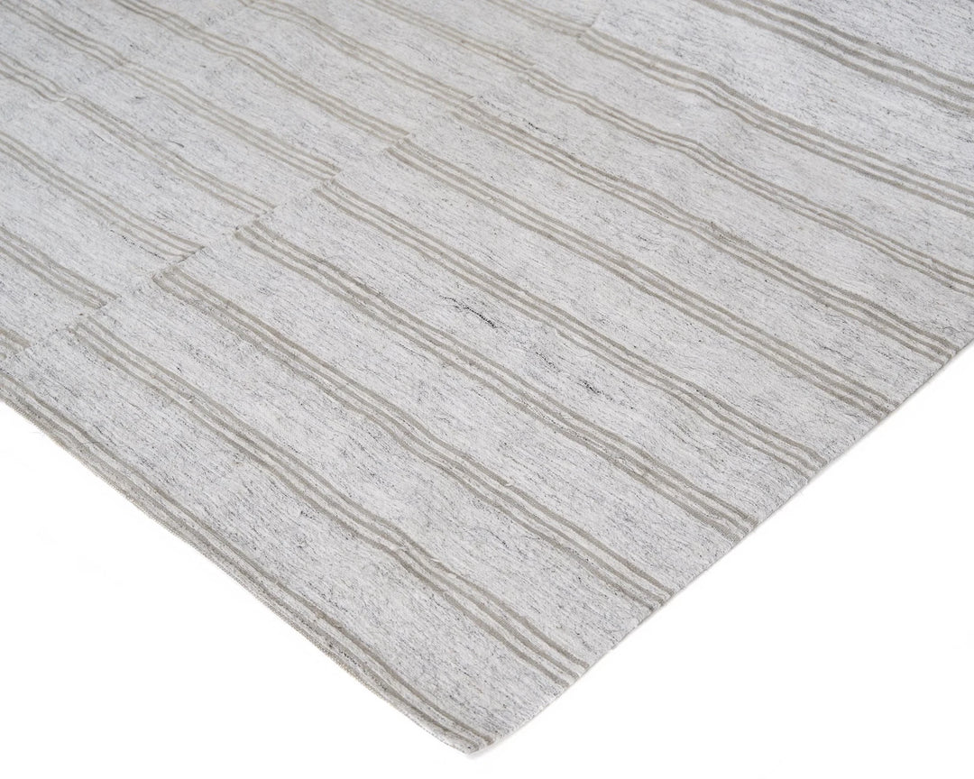 White Kilim Rug 5' 8" x 8' 11" | No. VR76225