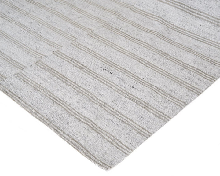 White Kilim Rug 5' 8" x 8' 11" | No. VR76225
