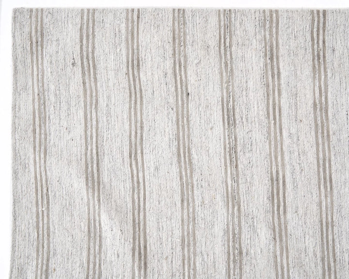White Kilim Rug 5' 8" x 8' 11" | No. VR76225