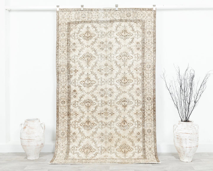 Beige Turkish Oushak Rug 4' 7" x 7' 8" Hand-Knotted | No. VR76260