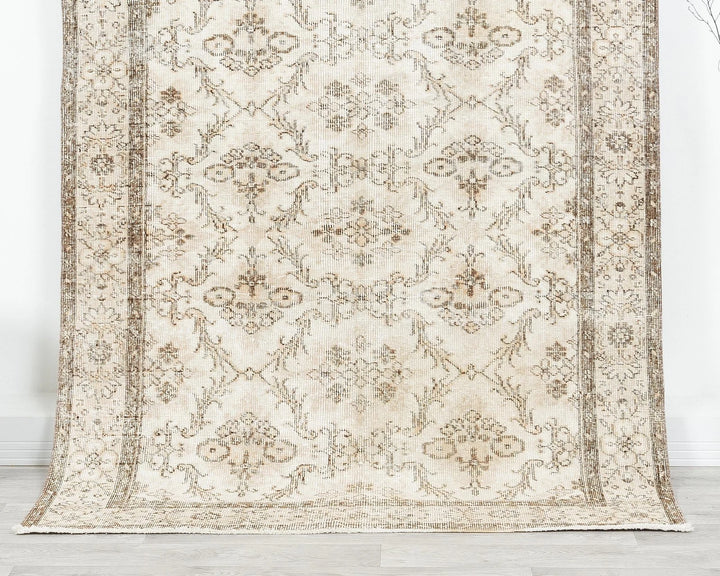 Beige Turkish Oushak Rug 4' 7" x 7' 8" Hand-Knotted | No. VR76260