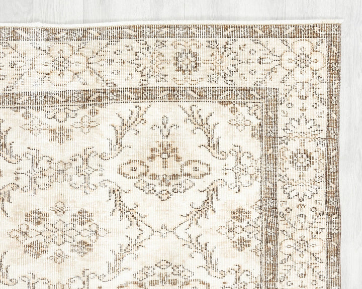 Beige Turkish Oushak Rug 4' 7" x 7' 8" Hand-Knotted | No. VR76260