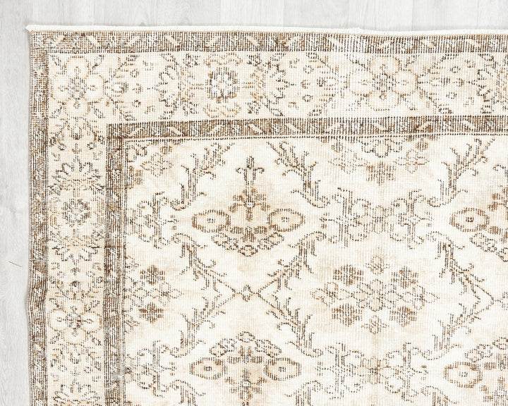 Beige Turkish Oushak Rug 4' 7" x 7' 8" Hand-Knotted | No. VR76260