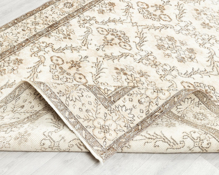 Beige Turkish Oushak Rug 4' 7" x 7' 8" Hand-Knotted | No. VR76260