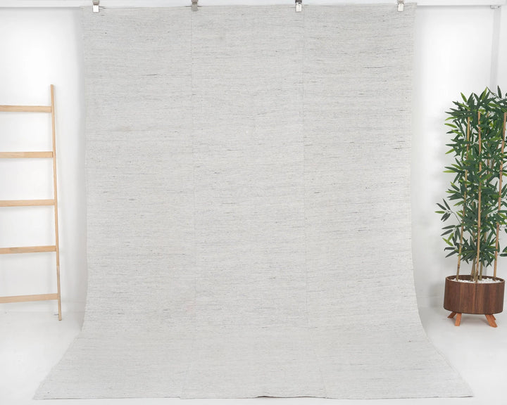 White Kilim Rug 6' 8" x 9' 5" | No. VR76263