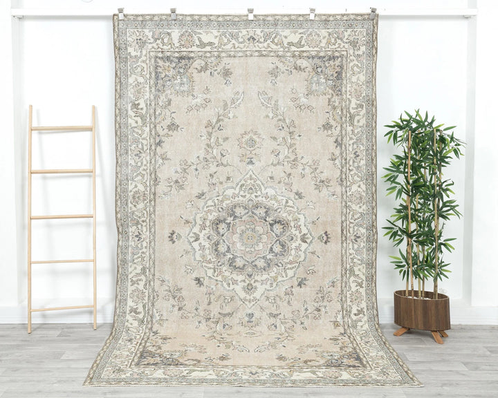 Beige Oushak Rug 5' 8" x 9' 7" | No. VR76273