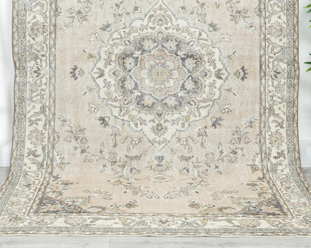 Beige Oushak Rug 5' 8" x 9' 7" | No. VR76273