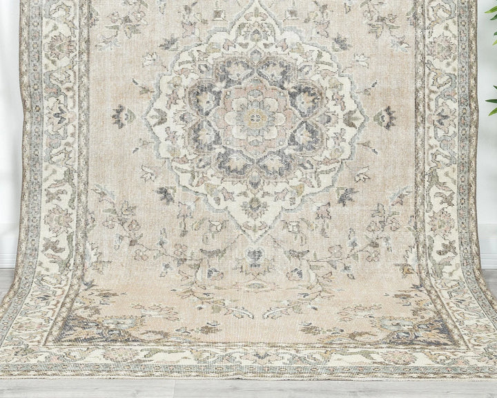 Beige Oushak Rug 5' 8" x 9' 7" | No. VR76273