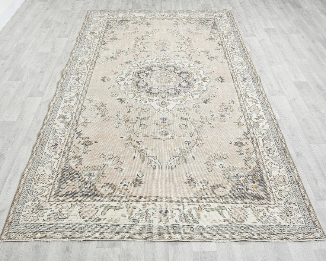 Beige Oushak Rug 5' 8" x 9' 7" | No. VR76273