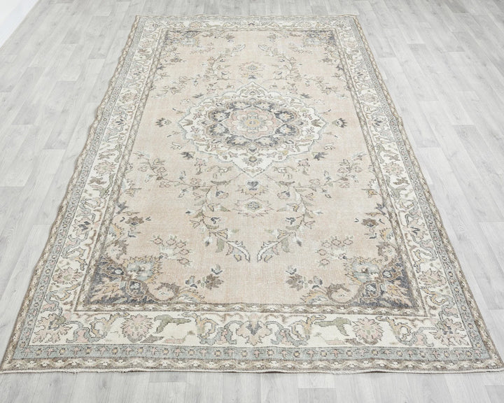 Beige Oushak Rug 5' 8" x 9' 7" | No. VR76273