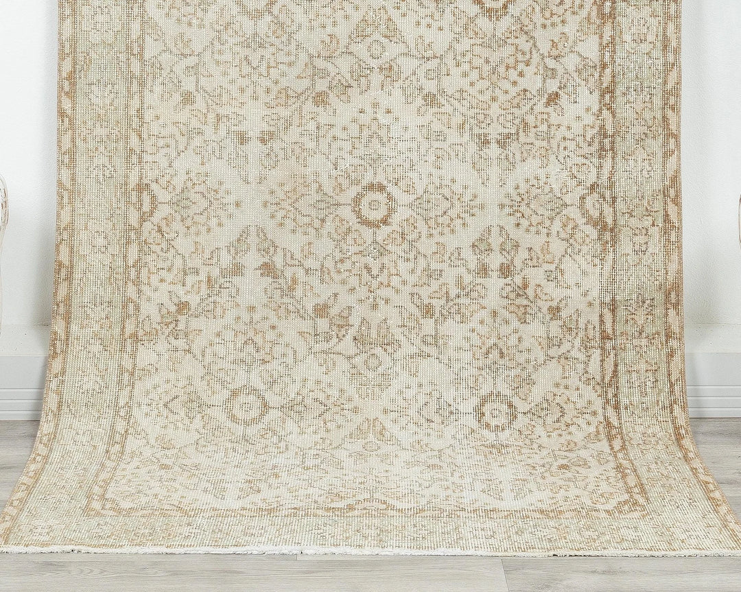Beige Turkish Oushak Rug 4' x 7' 8" Hand-Knotted | No. VR77504