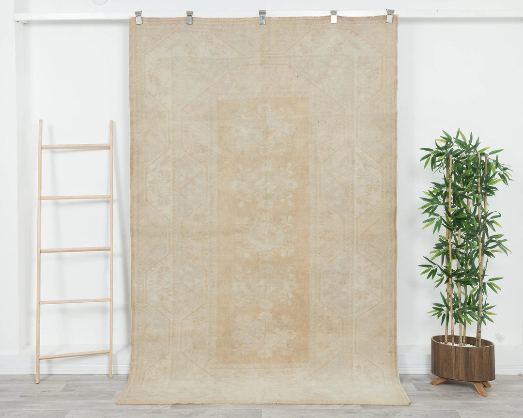 Beige Oushak Rug 5' 2" x 7' 11" | No. VR77534