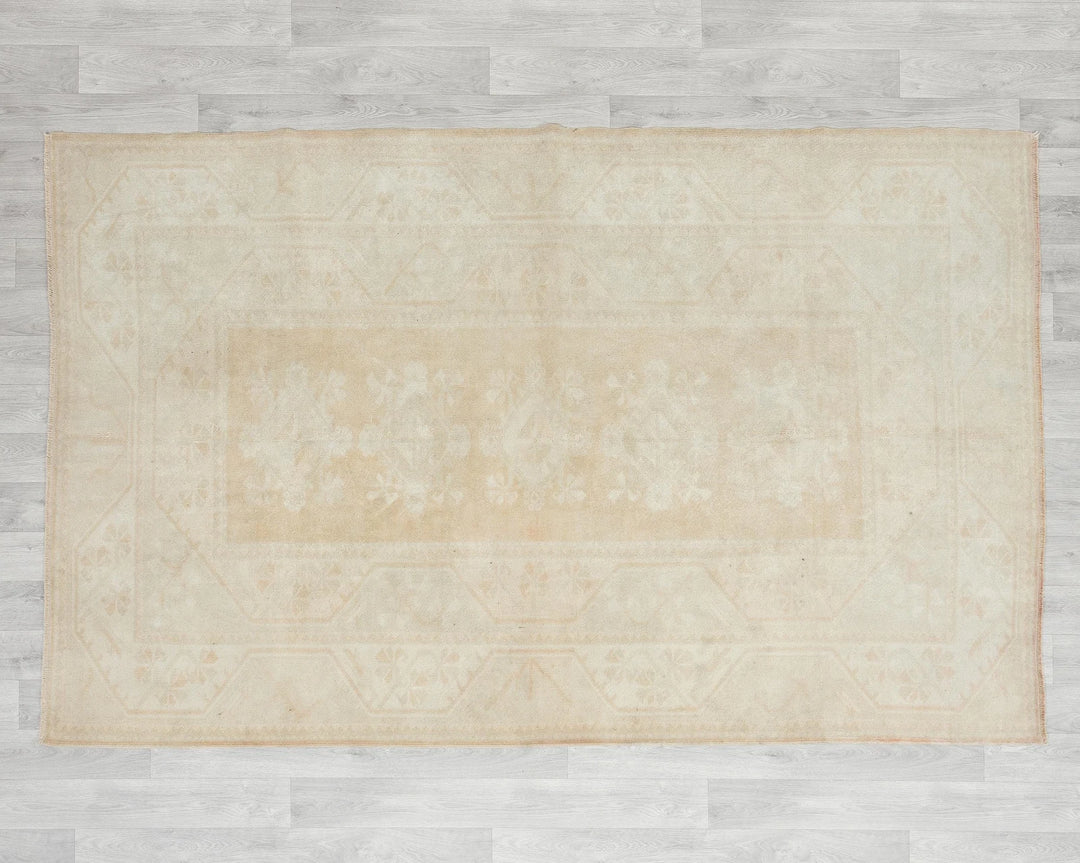Beige Oushak Rug 5' 2" x 7' 11" | No. VR77534