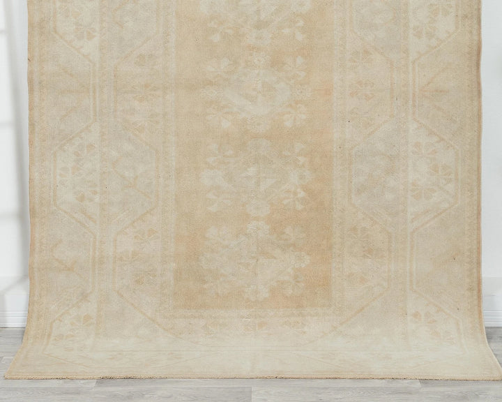 Beige Oushak Rug 5' 2" x 7' 11" | No. VR77534