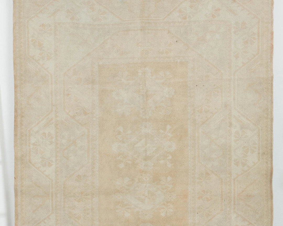 Beige Oushak Rug 5' 2" x 7' 11" | No. VR77534