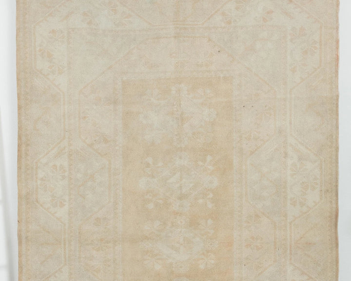 Beige Oushak Rug 5' 2" x 7' 11" | No. VR77534