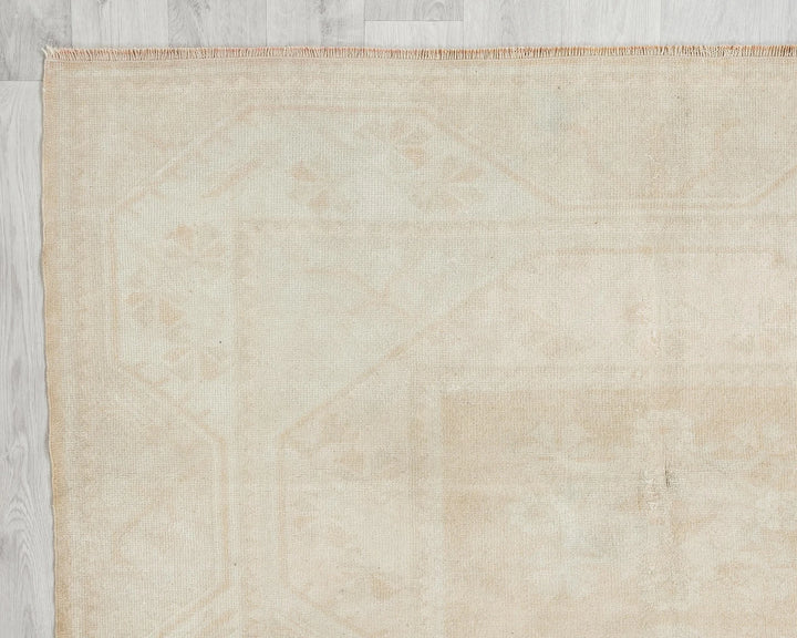 Beige Oushak Rug 5' 2" x 7' 11" | No. VR77534