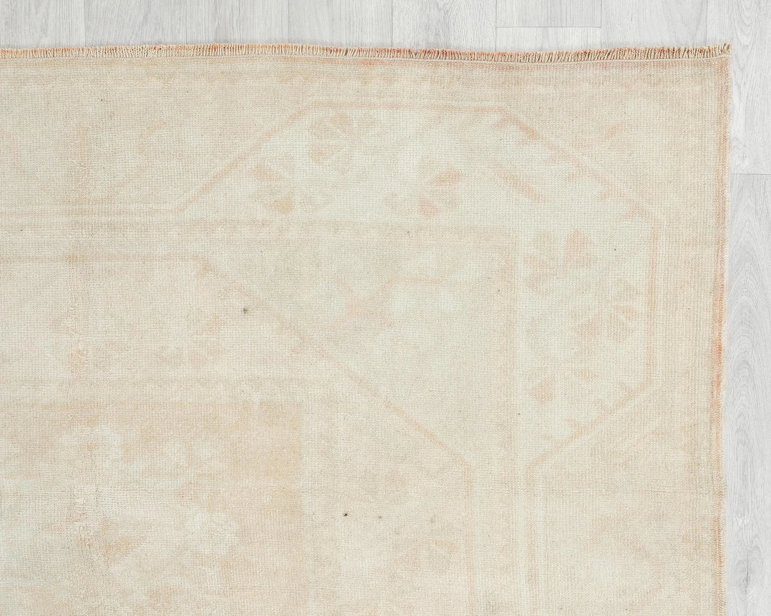 Beige Oushak Rug 5' 2" x 7' 11" | No. VR77534