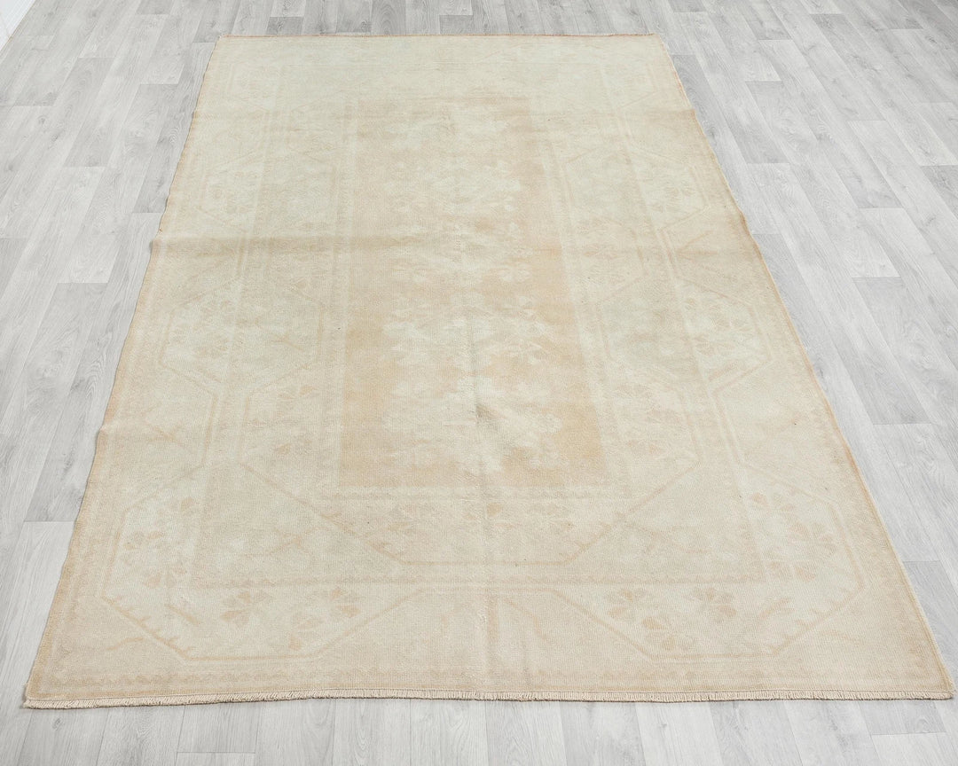 Beige Oushak Rug 5' 2" x 7' 11" | No. VR77534