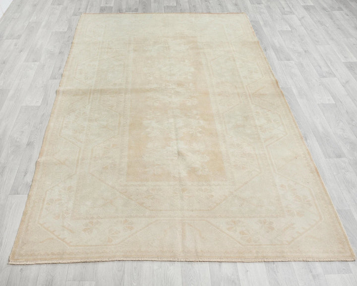 Beige Oushak Rug 5' 2" x 7' 11" | No. VR77534