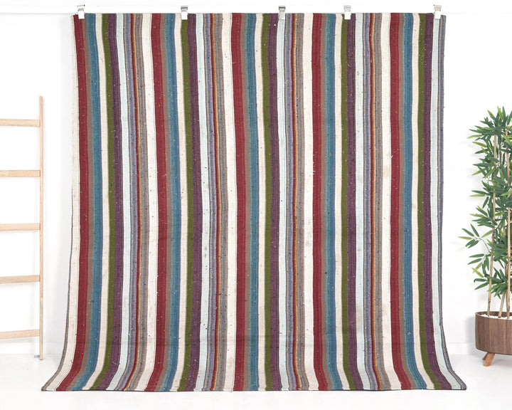 Kilim Rug 6' 11" x 7' 9" | No. VR77547