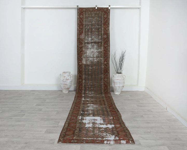 Red Runner Rug 2' 11" x 13' 7" | No. VR77927