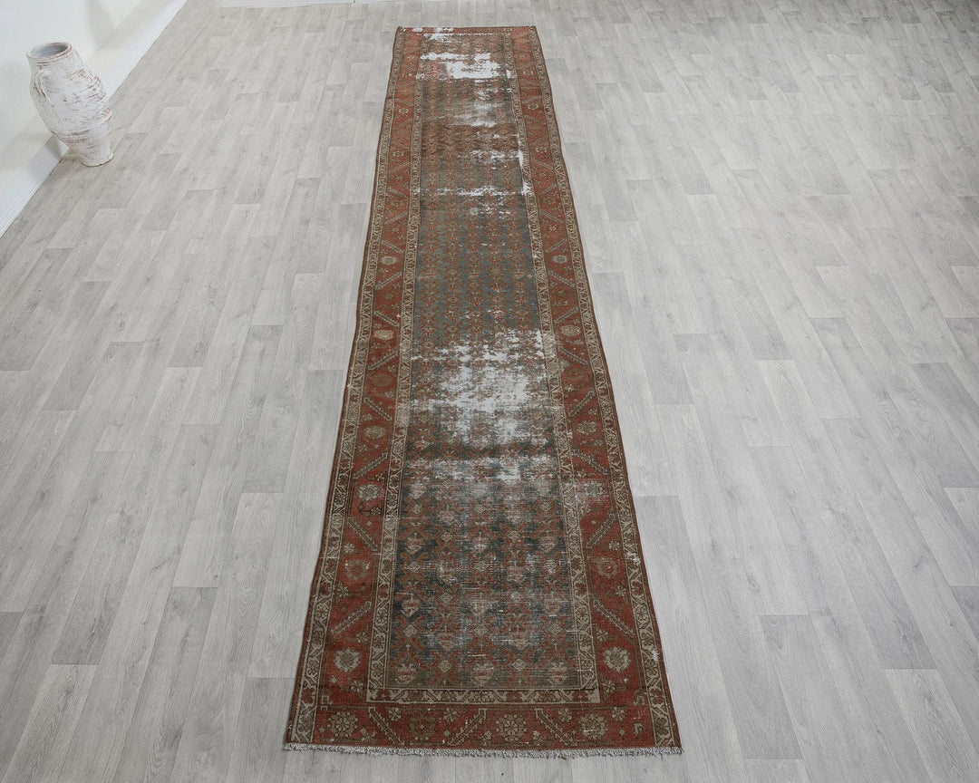 Red Runner Rug 2' 11" x 13' 7" | No. VR77927