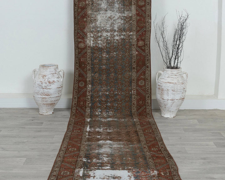 Red Runner Rug 2' 11" x 13' 7" | No. VR77927
