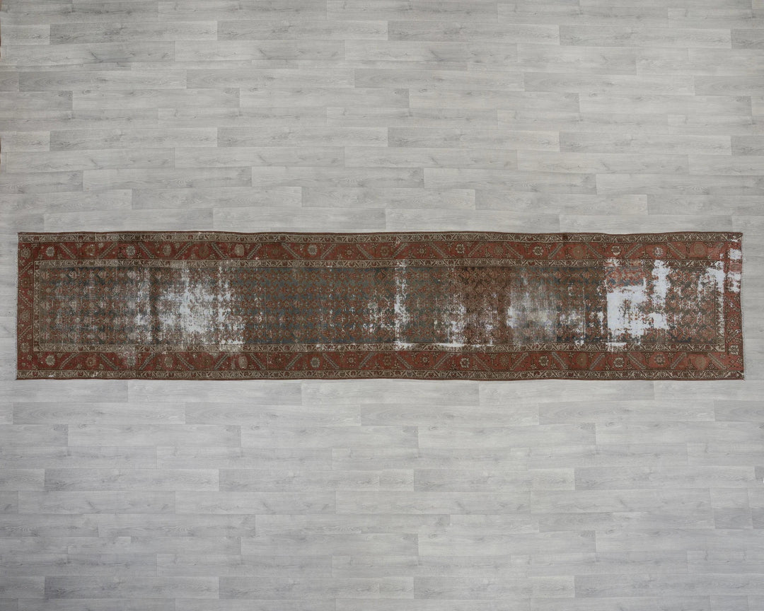 Red Runner Rug 2' 11" x 13' 7" | No. VR77927