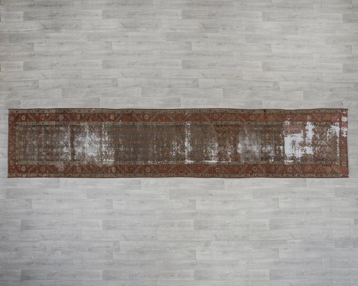 Red Runner Rug 2' 11" x 13' 7" | No. VR77927