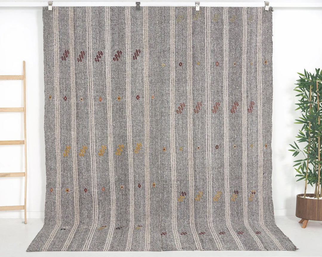Gray Kilim Rug 6' 11" x 8' 4" | No. VR78886