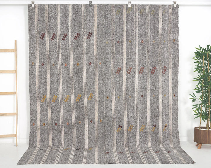 Gray Kilim Rug 6' 11" x 8' 4" | No. VR78886