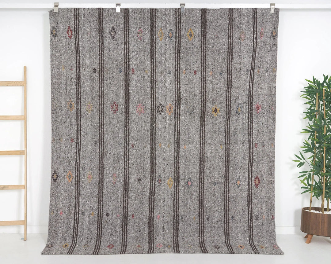 Gray Kilim Rug 6' 4" x 7' 2" | No. VR78942