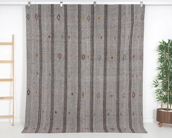 Gray Kilim Rug 6' 4" x 7' 2" | No. VR78942