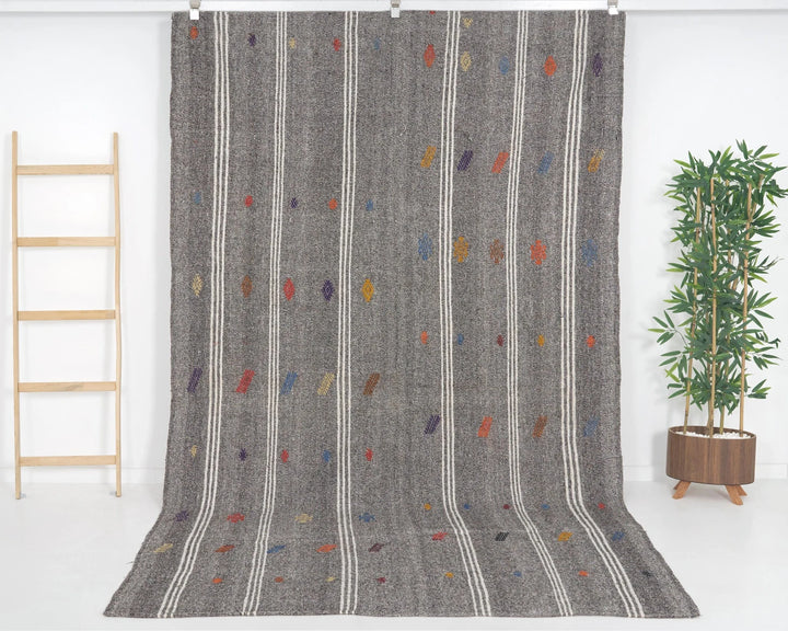 Gray Kilim Rug 5' 11" x 10' | No. VR79016