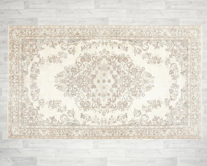 Beige Oushak Rug 5' x 9' | No. VR79545