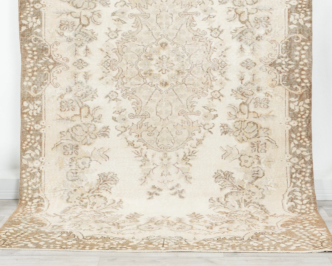 Beige Turkish Oushak Rug 5' 4" x 8' 8" Hand-Knotted detail