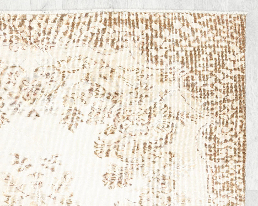 Beige Turkish Oushak Rug 5' 4" x 8' 8" Hand-Knotted pattern