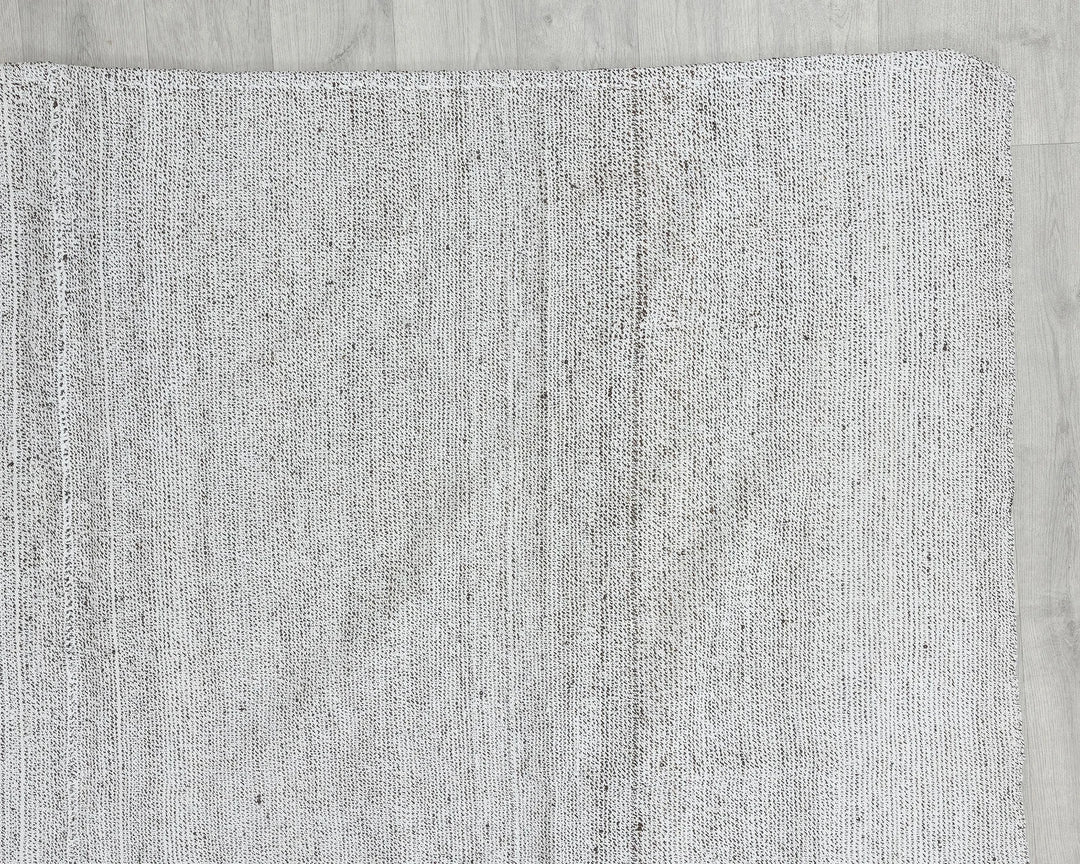 Gray Turkish Kilim Rug 6' x 9' Flat-Weave pattern