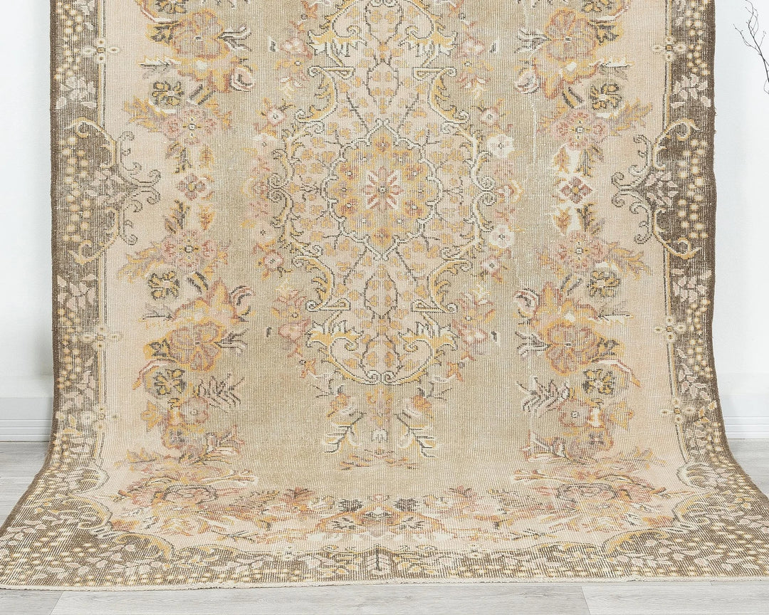 Oushak Rug 5' 8" x 9' 1" | No. VR80239